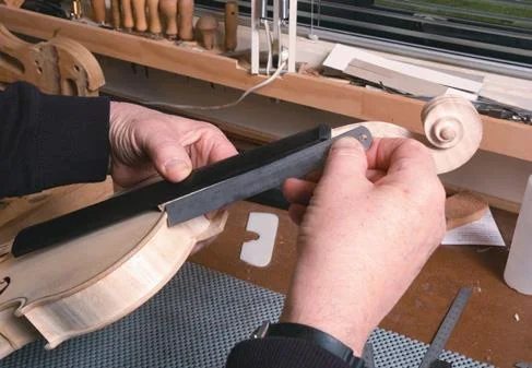 Measuring the neck.