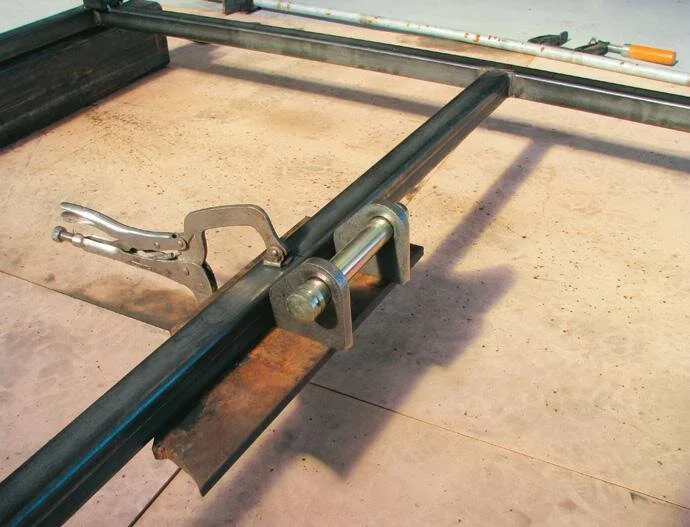 The top mount for the hydraulic cylinder