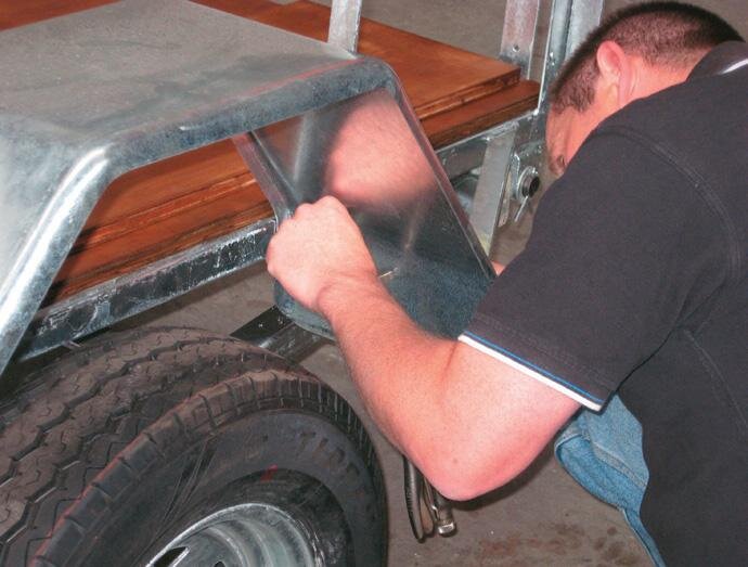 Mounting the mudguards