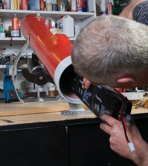 Inserting battery into bayonet