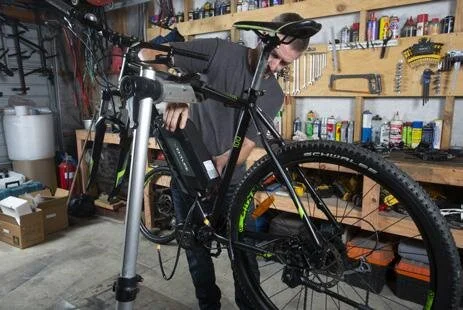 Plenty of room for the battery here