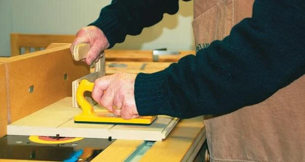 Cutting rebate for a cabinet partition