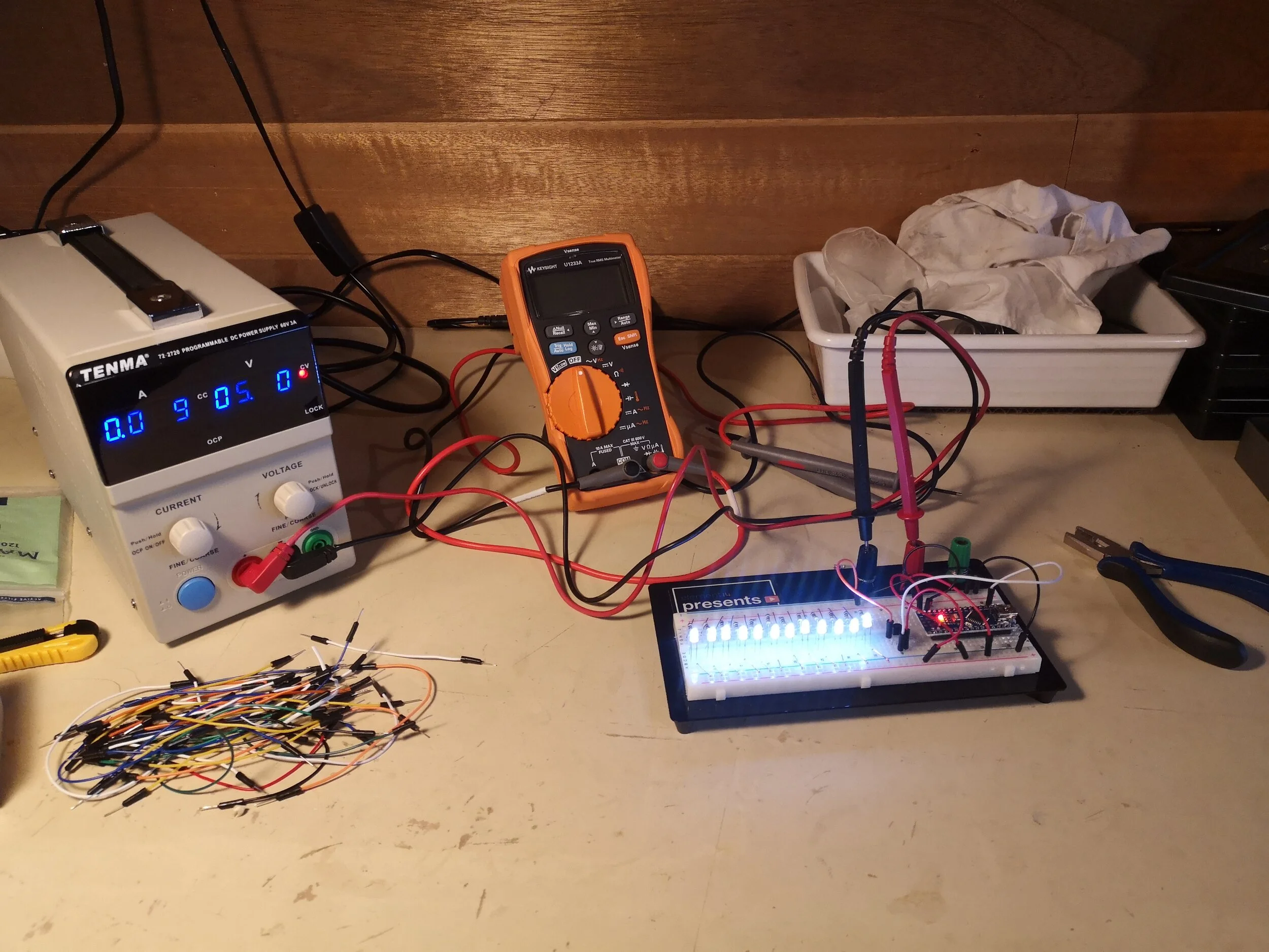 Upcycling a vintage Brionvega desk lamp