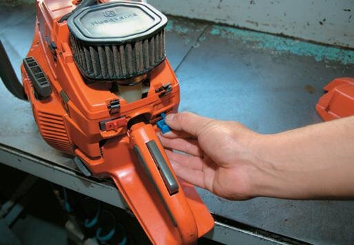 Pulling the choke on to prevent dirt entering the carburettor