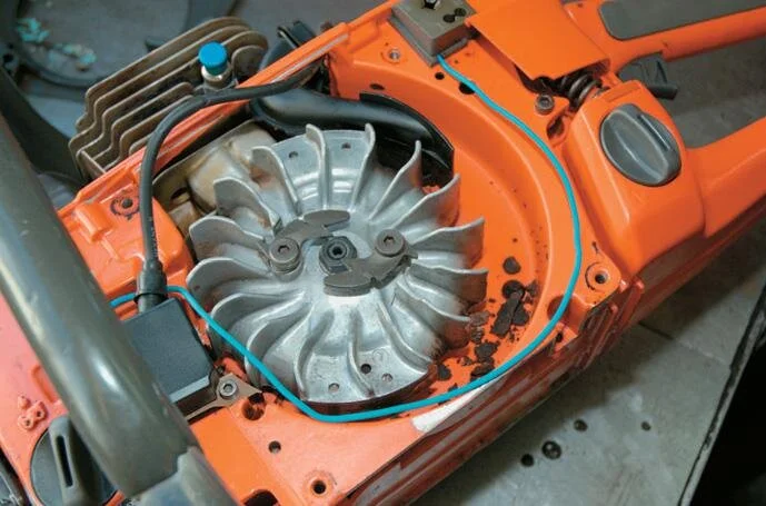 High tension lead and cutoff wire