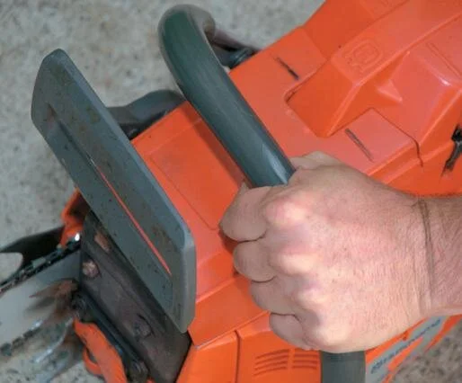 Note the position of the thumb locked around the bar