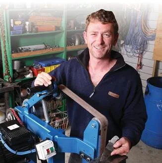 Knifemaker Leif Haseltine