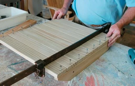 Clamping the slats makes assembly faster