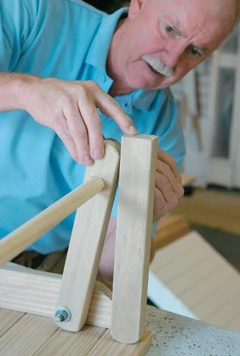 Mark the ﬁxed leg length from the moveable one for stability