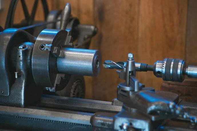 Facing the end of a 65 mm roller, 20 mm drill