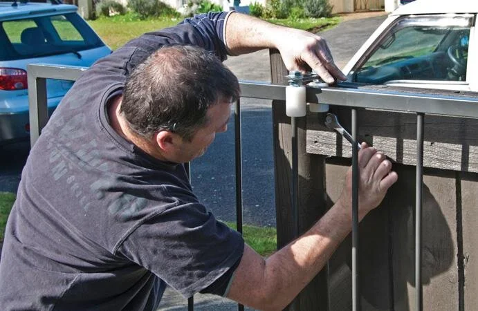 Fitting the top bracket