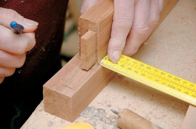 Marking the position of the front rail on the left leg