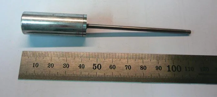 Displacer piston with threaded shaft