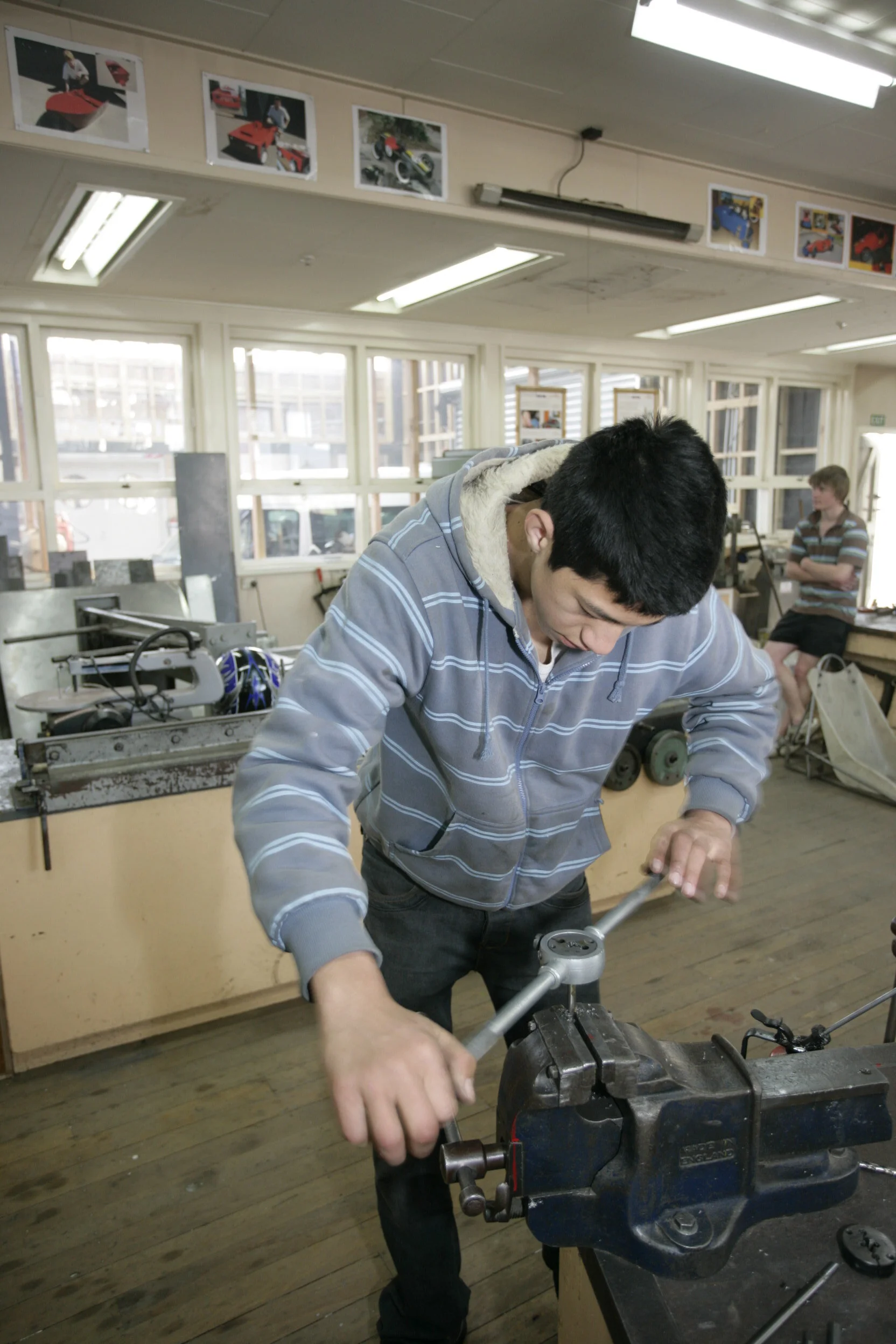 Left-hand die cuts tie rod thread.
