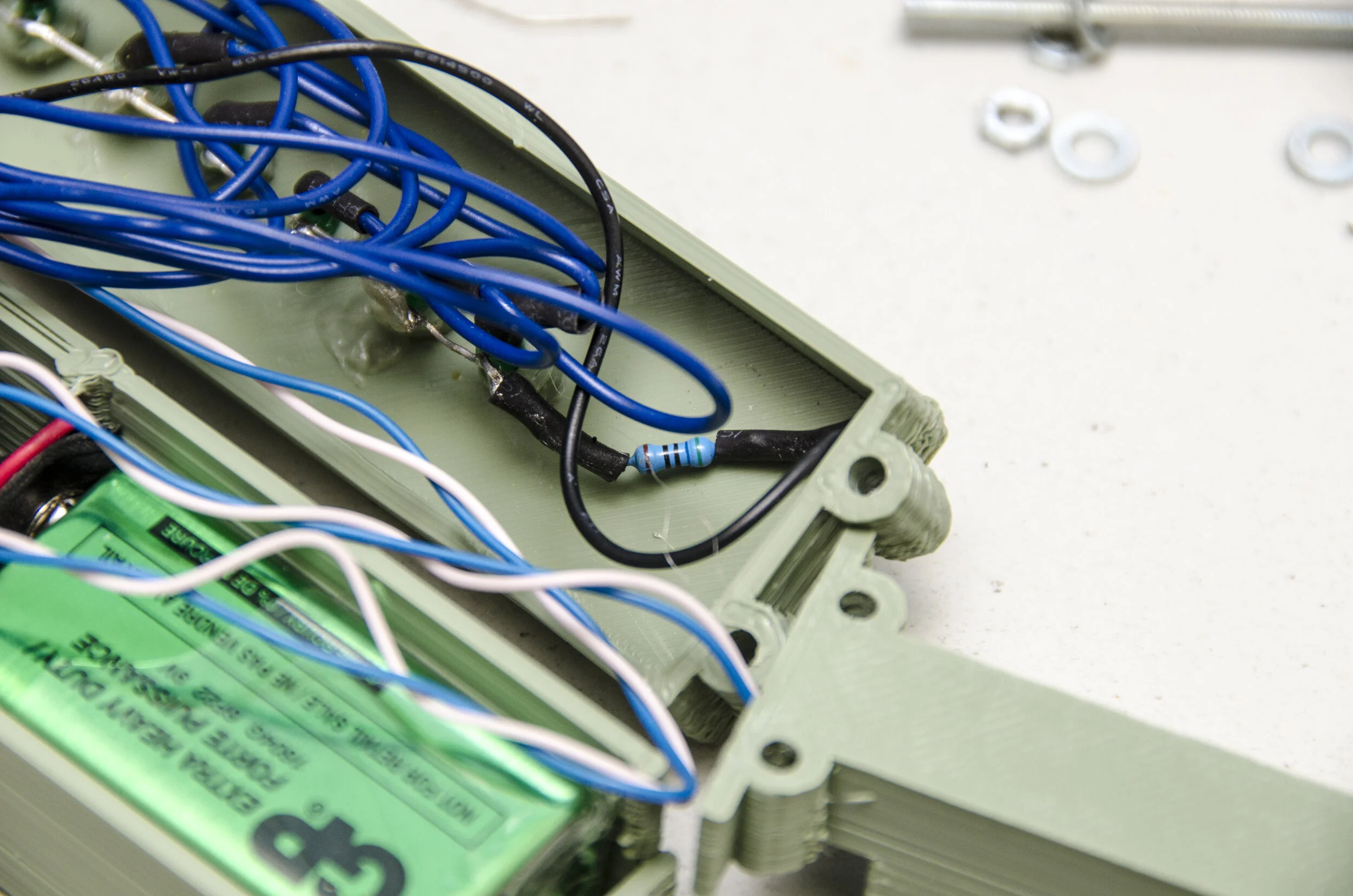 Note the single resistor to the cathode of the LEDs