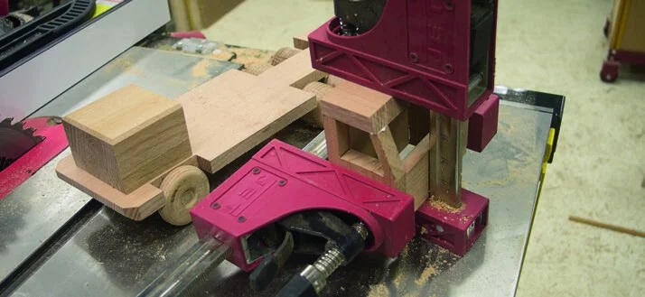 Clamp cabin for gluing