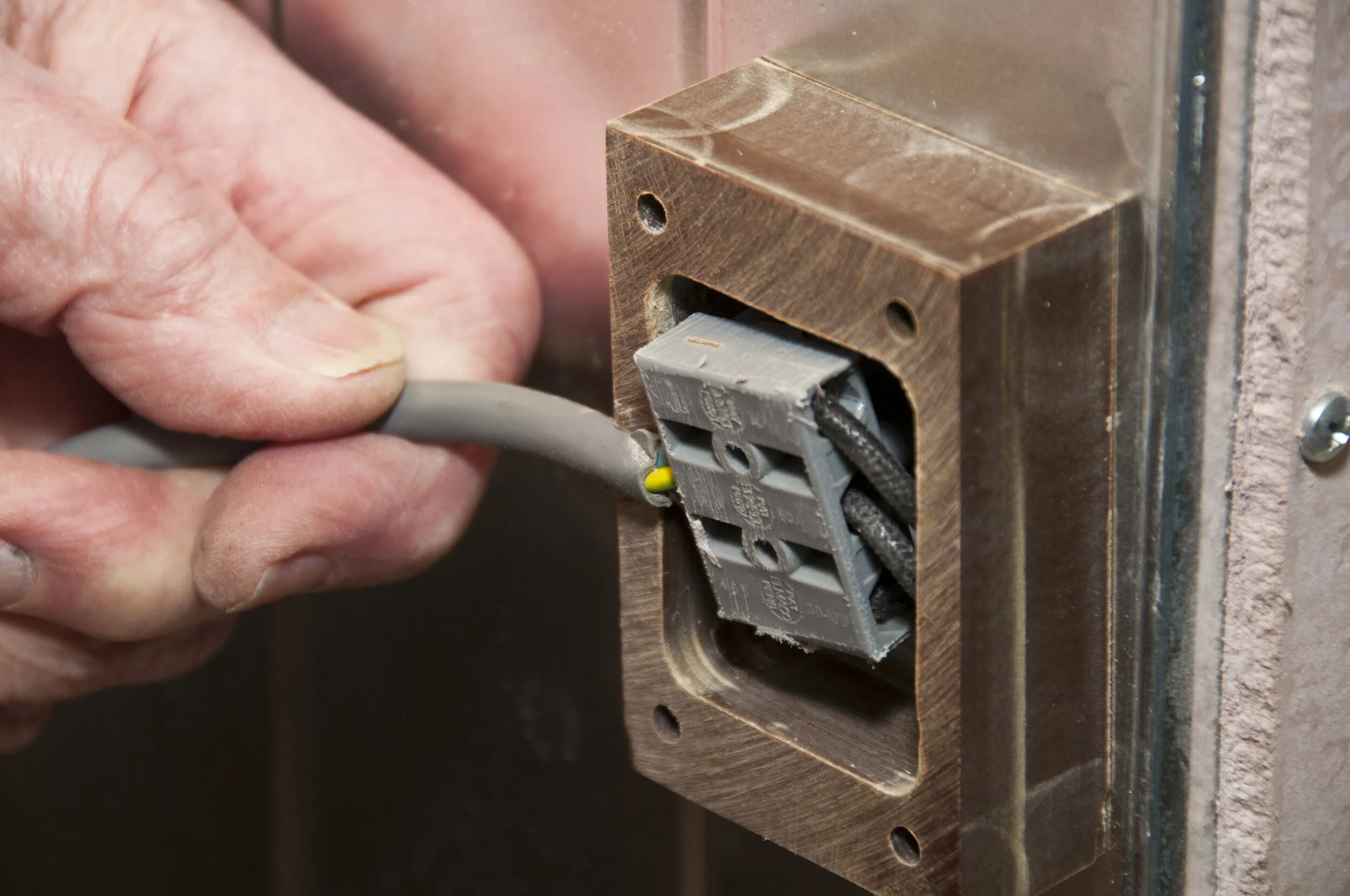 Shaped Formica block holds terminal connector
