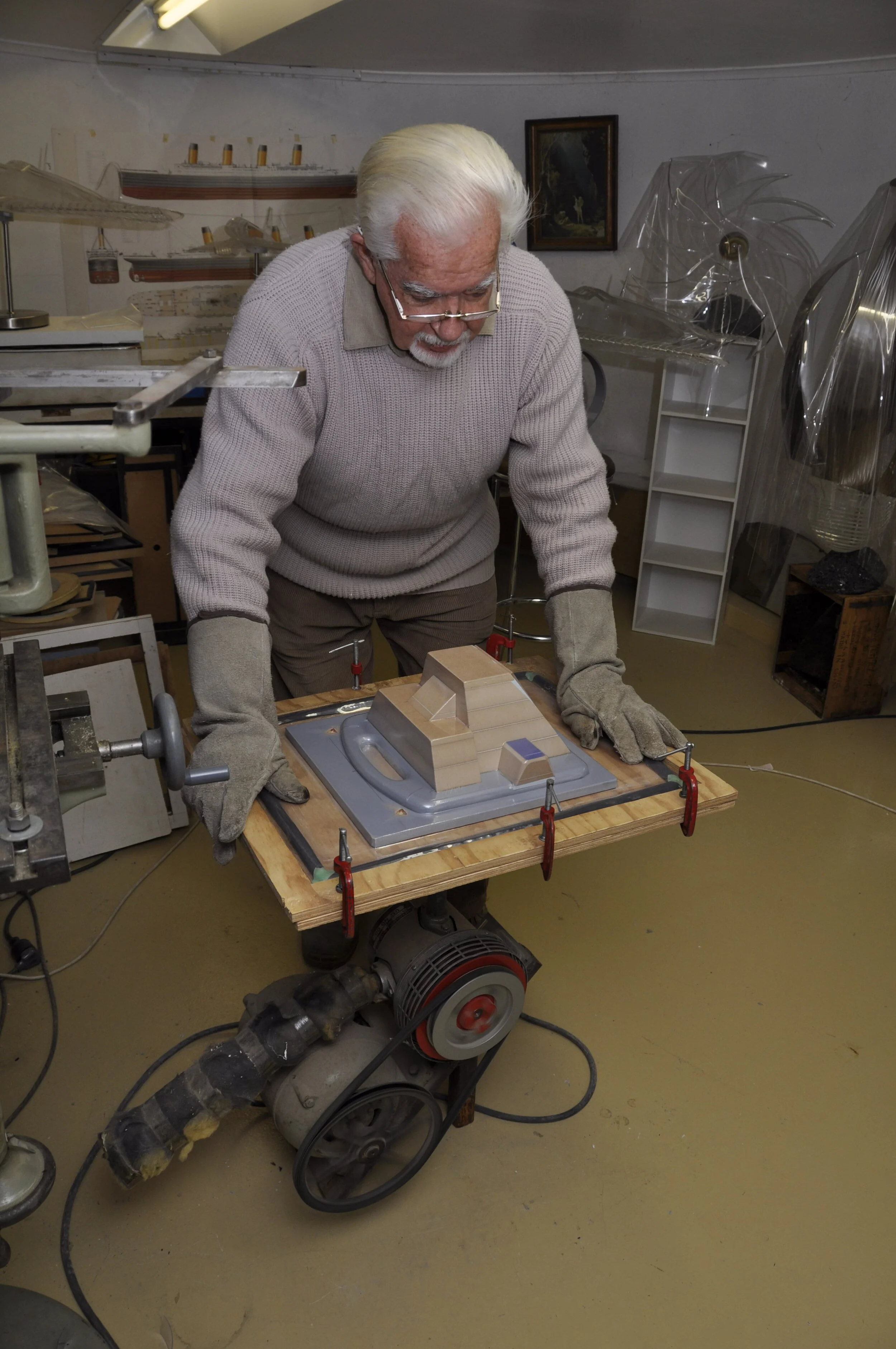 Make a simple vacuum former