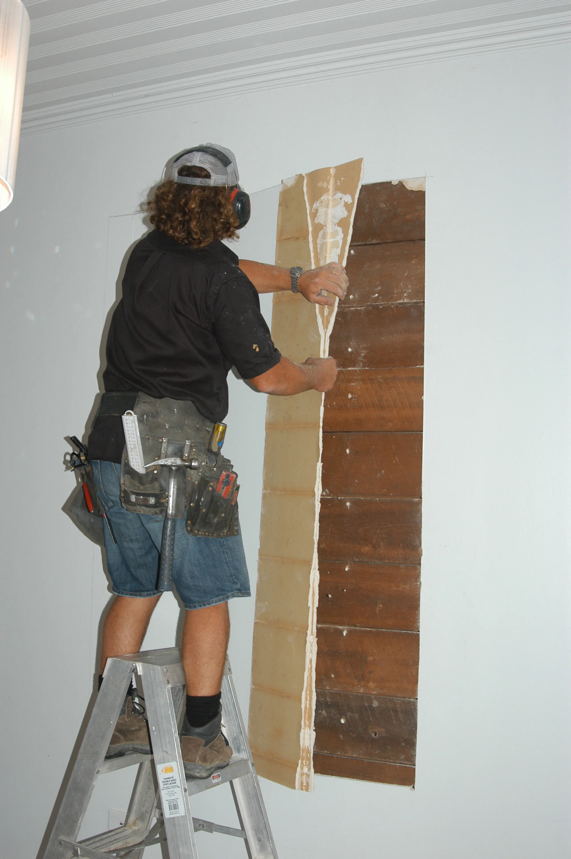 Pull plasterboard off