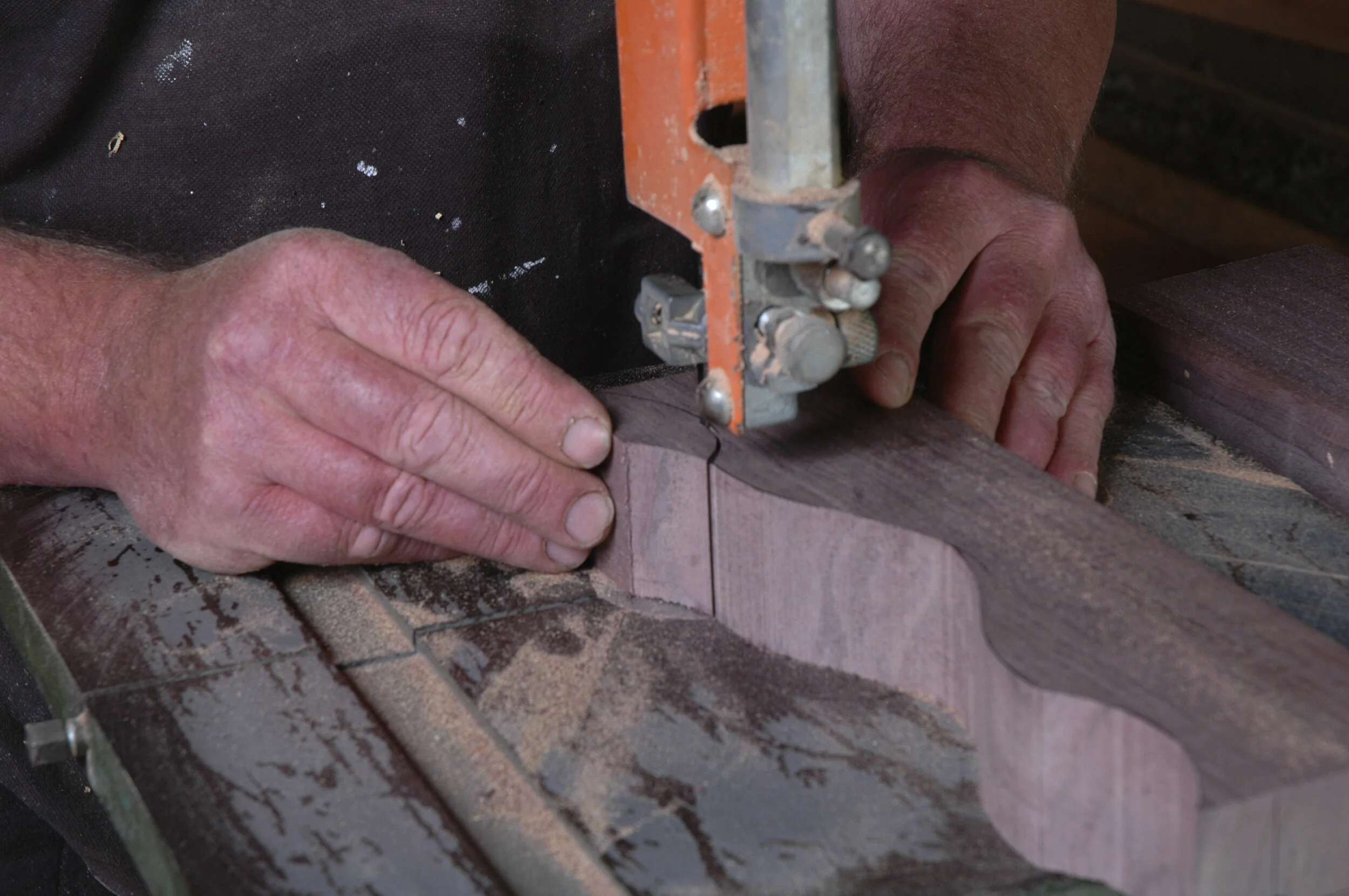 Cutting pattern on knee blocks