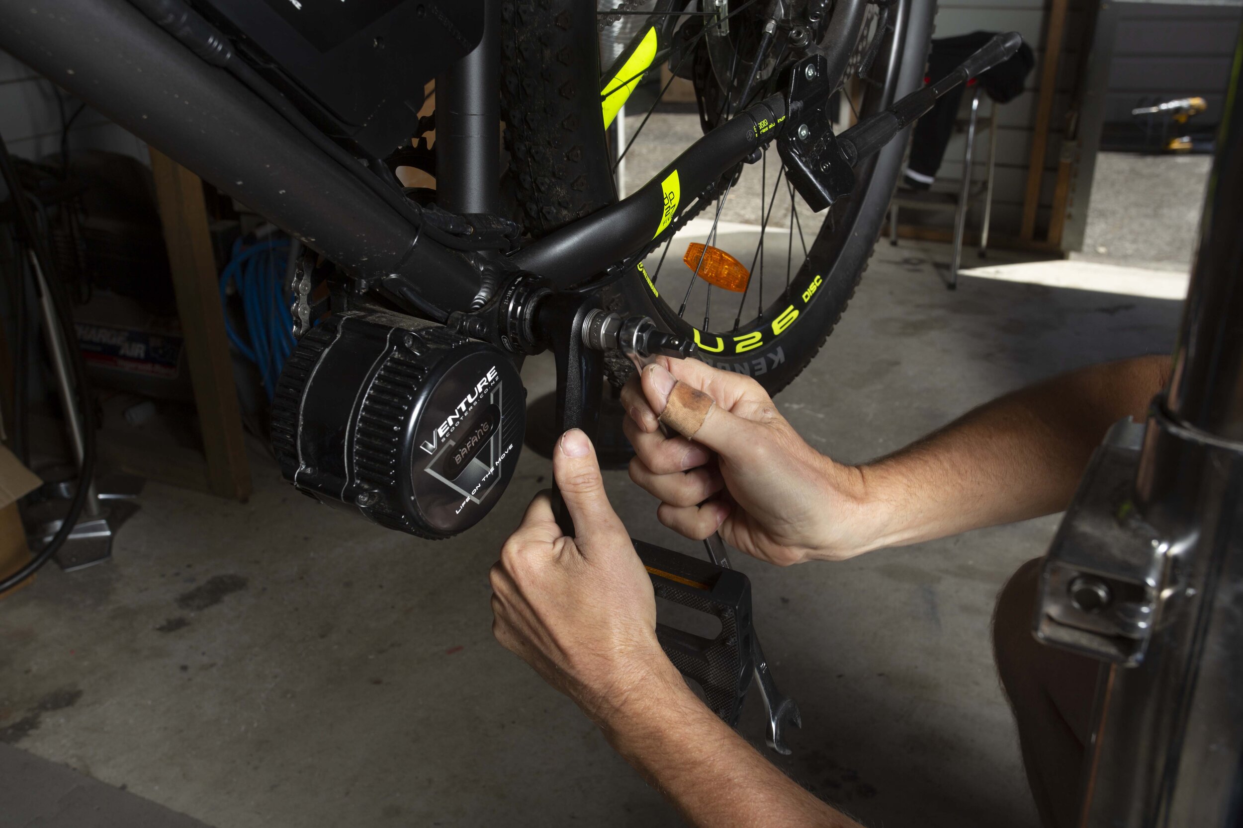 Crank puller in action, make sure it’s all the way in before using