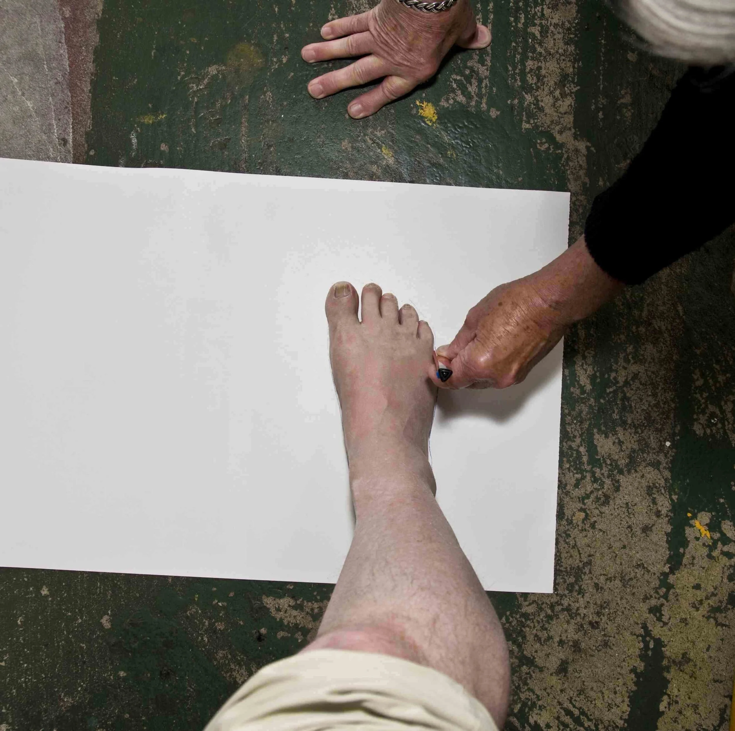 Drawing foot outline