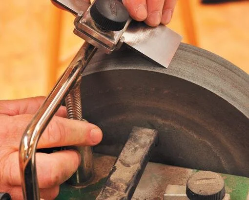 Adjusting the grinder angle. Note the blade clamp