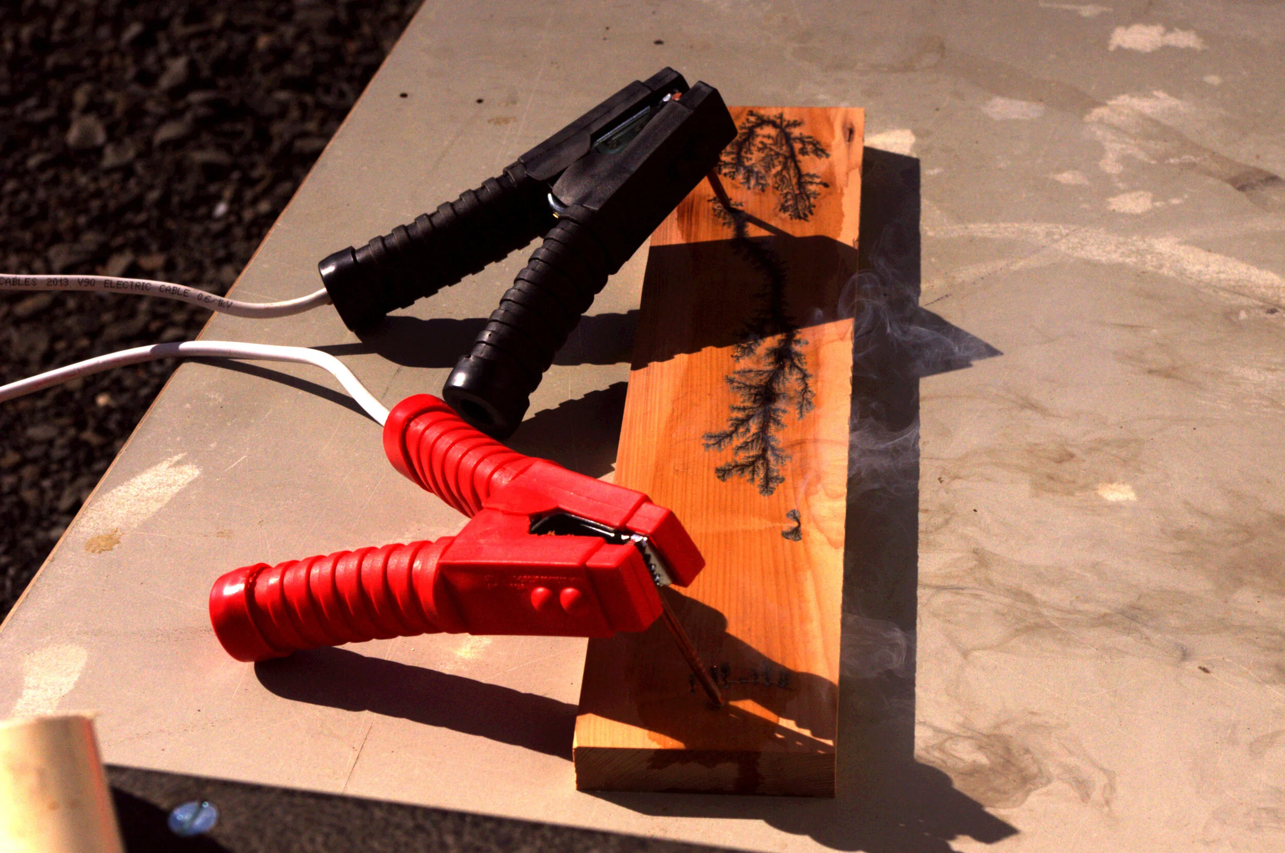 Fractul (or Lichtenberg) wood burners are not safe, do not build or use