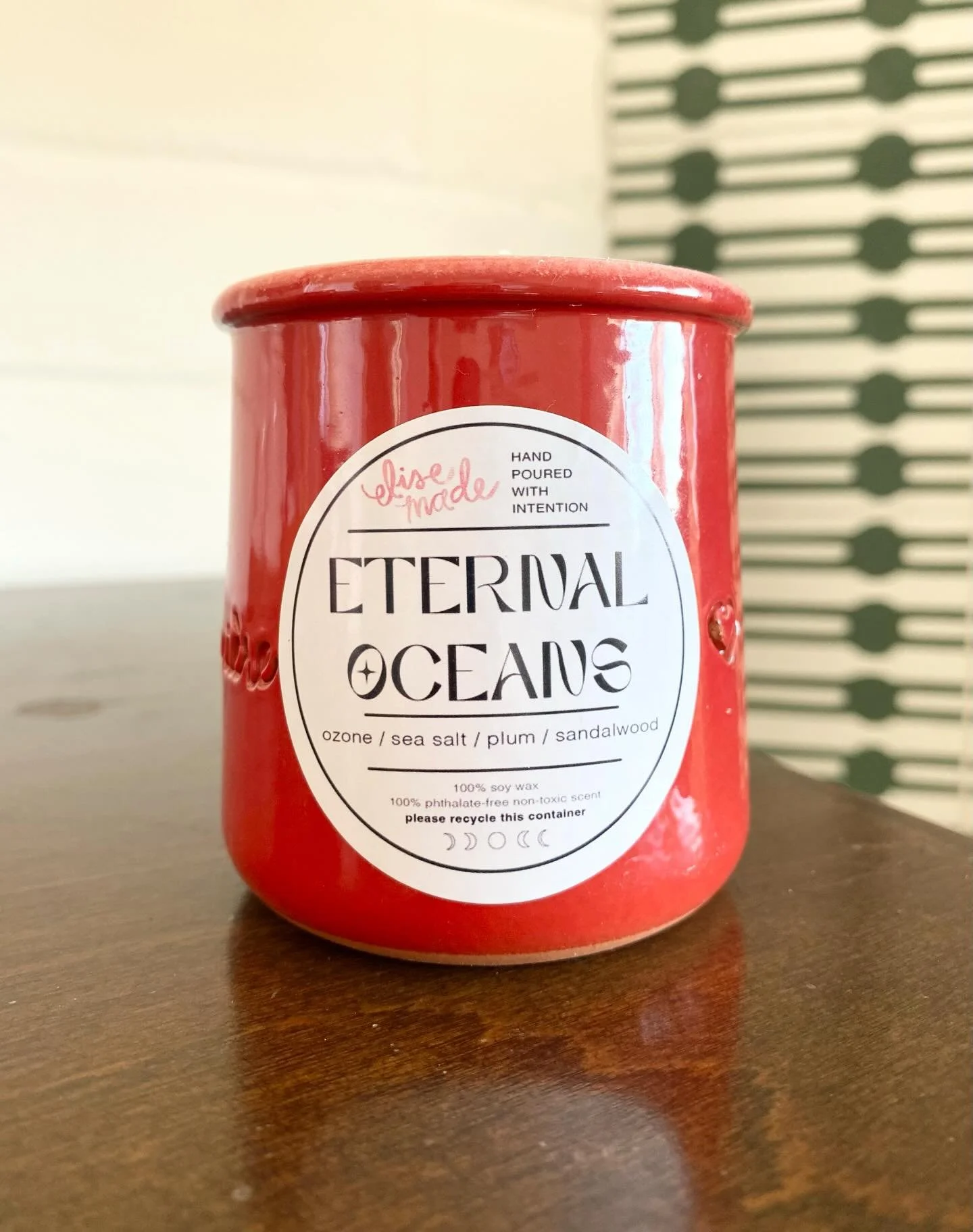 introducing eternal oceans, a fresh salty ocean scent with warm and seductive undertones of sandalwood and a mysterious hint of dark fruity plum. layered and interesting while still being squarely in the &ldquo;fresh and clean&rdquo; category. 

cher