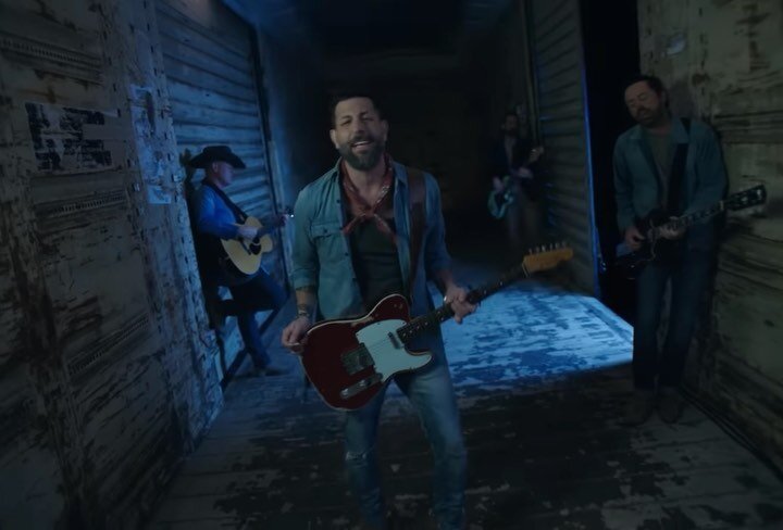 Old Dominion - Memory Lane
.
Director: @geminitheduo
Director: @nicki.
fletcher
Director: @masontallen
EP: @shaunmfsilva
Producer: @christenpink
Producer: @wesley_stebbins_perry
1st AD: @erockwilly
DP: @dylanrucker_96
1st AC: @rockylinderman
BandAC/M