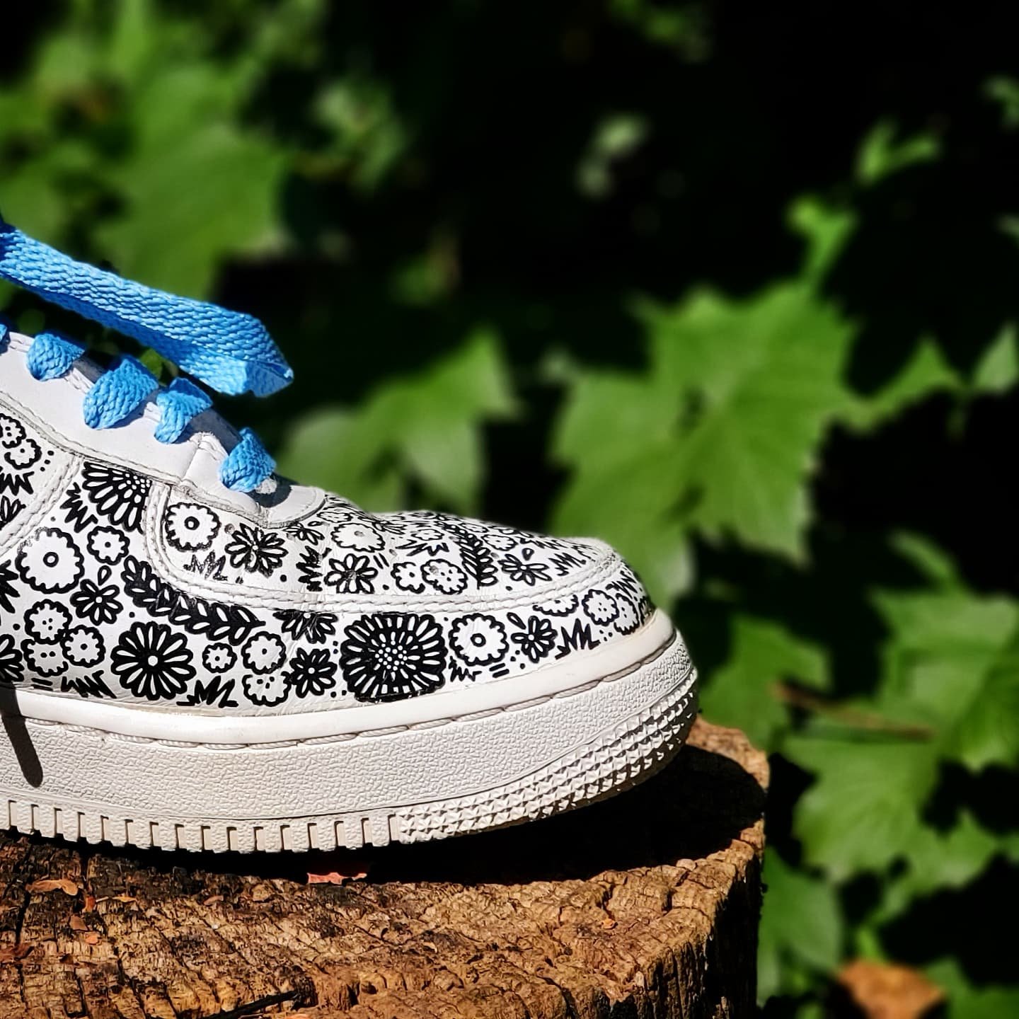  pattern: garden party   shoes: nike af-1    laces:  colored flat, carolina blue  aglets: neochrome 