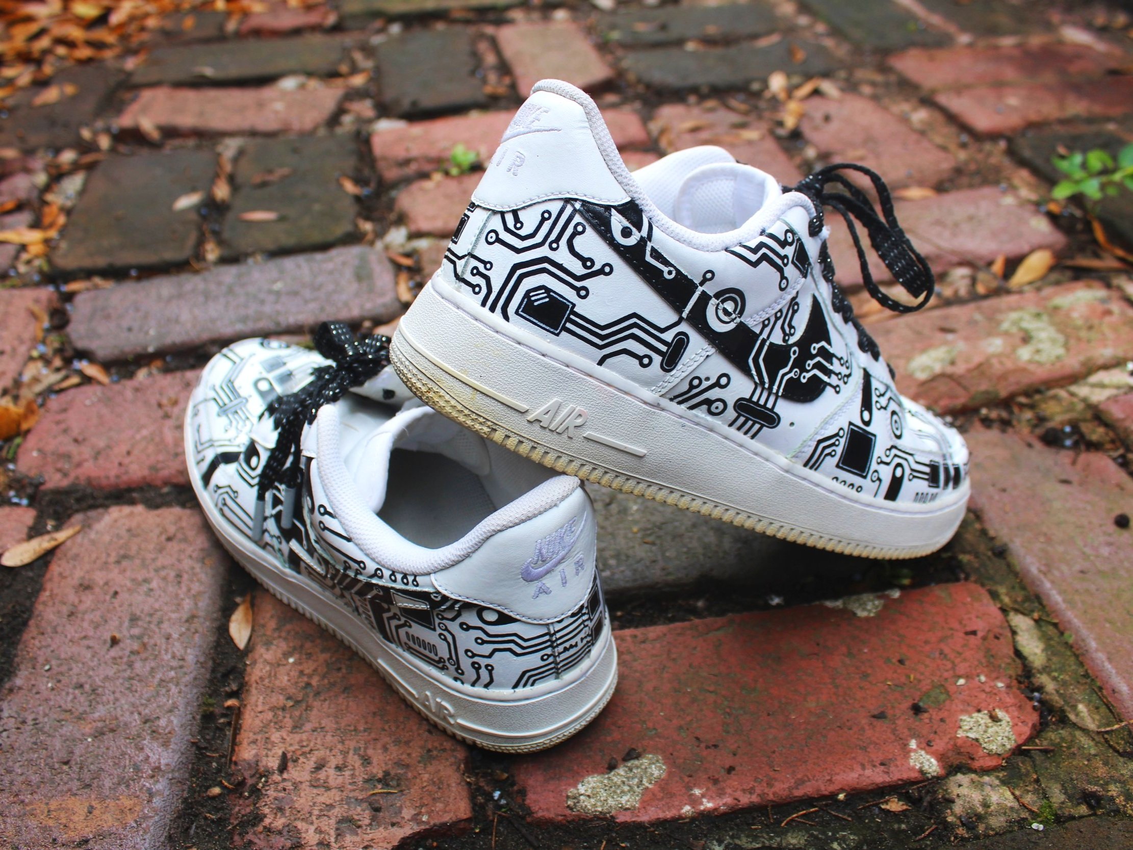 pattern: custom   shoes: nike af-1    laces:  reflective flat, black  aglets: reflective 