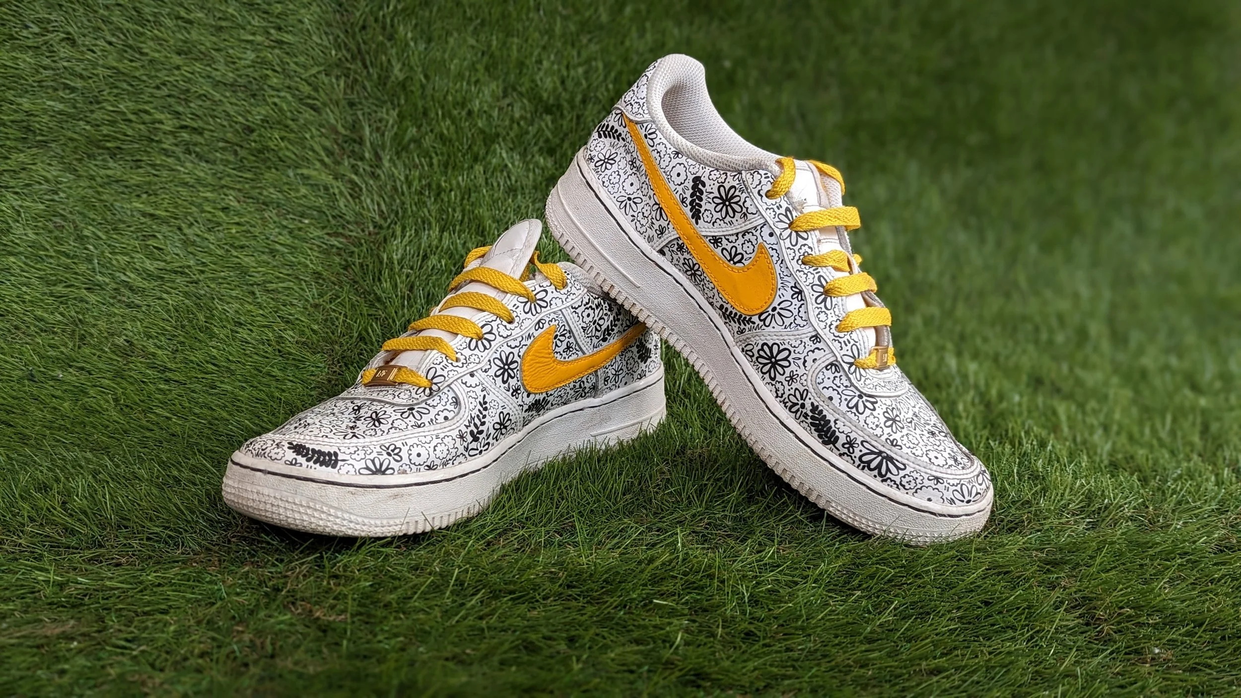  pattern: garden party shoes: nike af-1 laces: flat gold aglets: as is 
