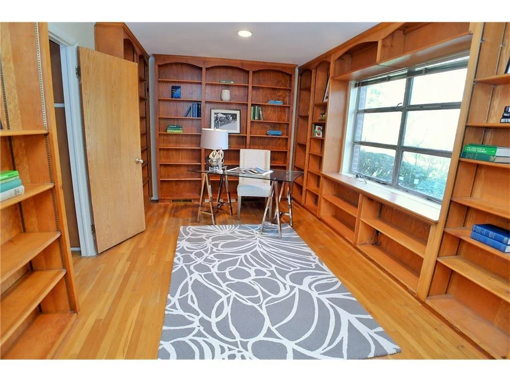 office1.jpg