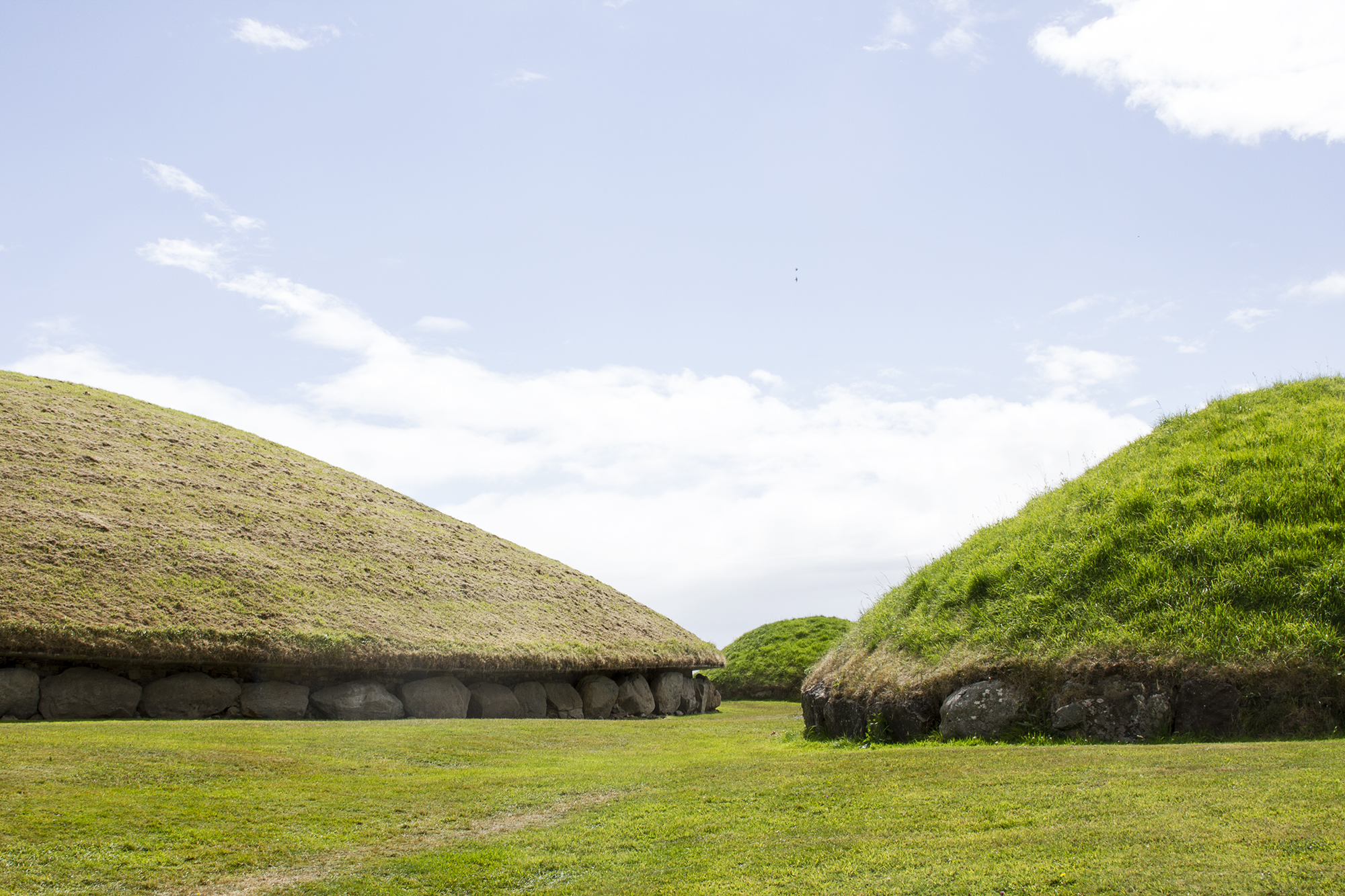 Newgrange-Ireland.jpg