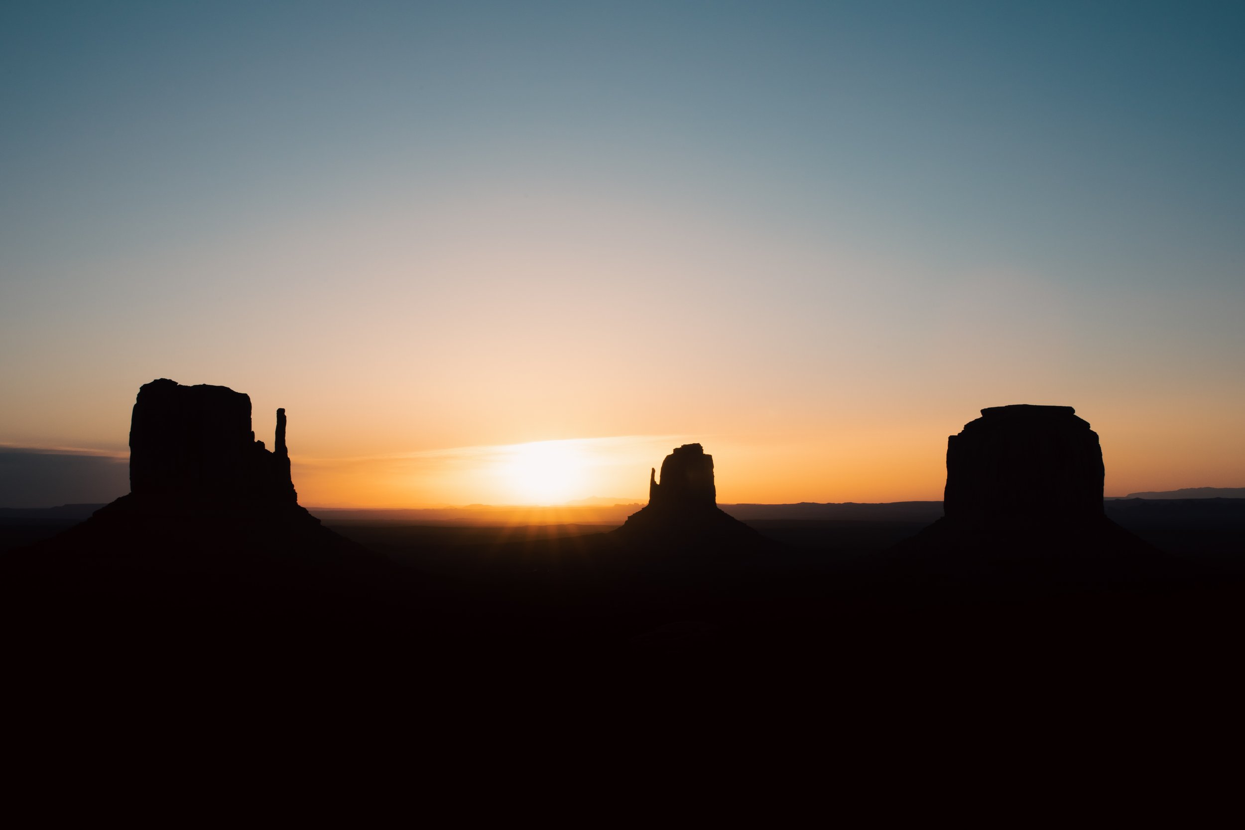  sunrise in monument valley 