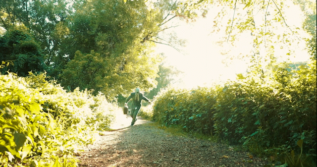 Alien_Copy_02-1080_AdobeCreativeCloudExpress-2.gif
