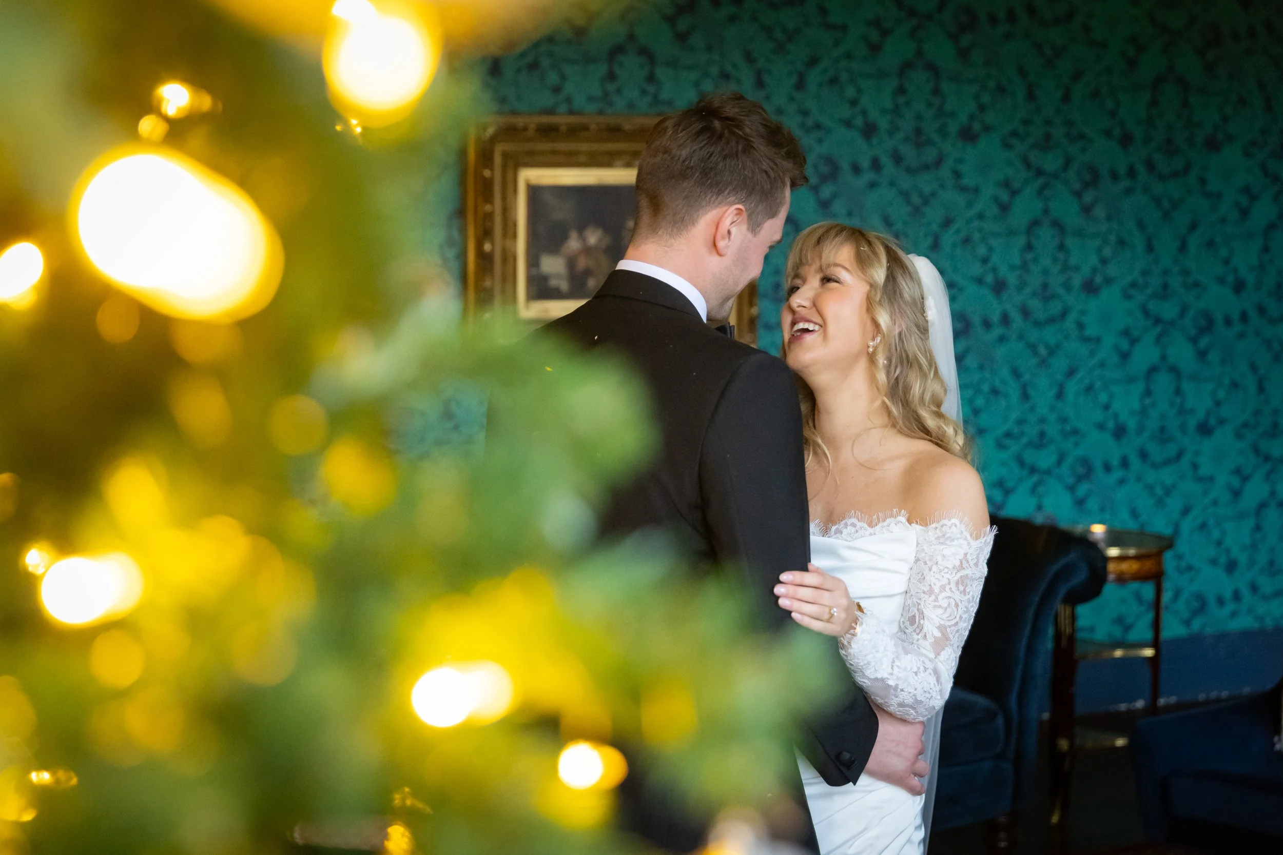Carolyn &amp; Neil: A Winter Wedding Dressed for Christmas!