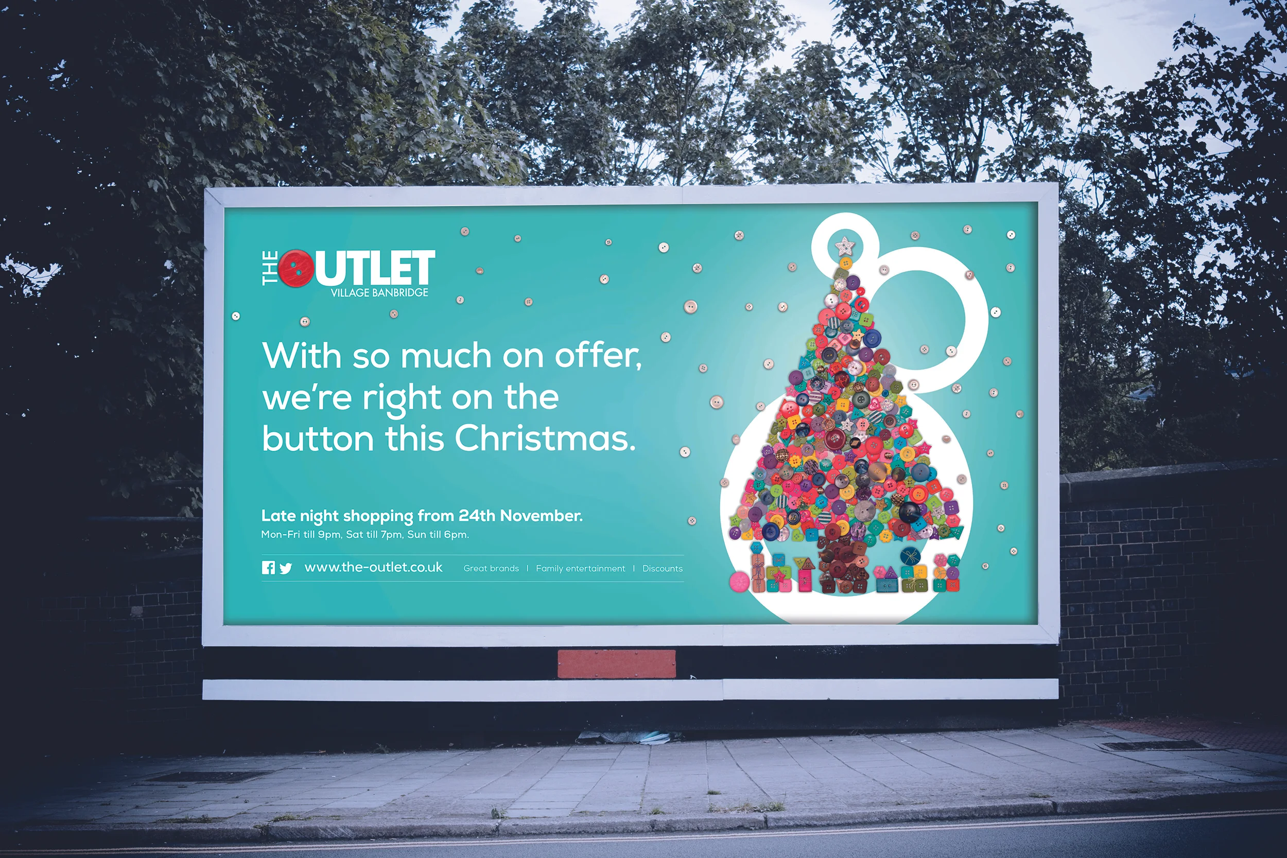 TheOutlet_Christmas_48sheet mock up.jpg