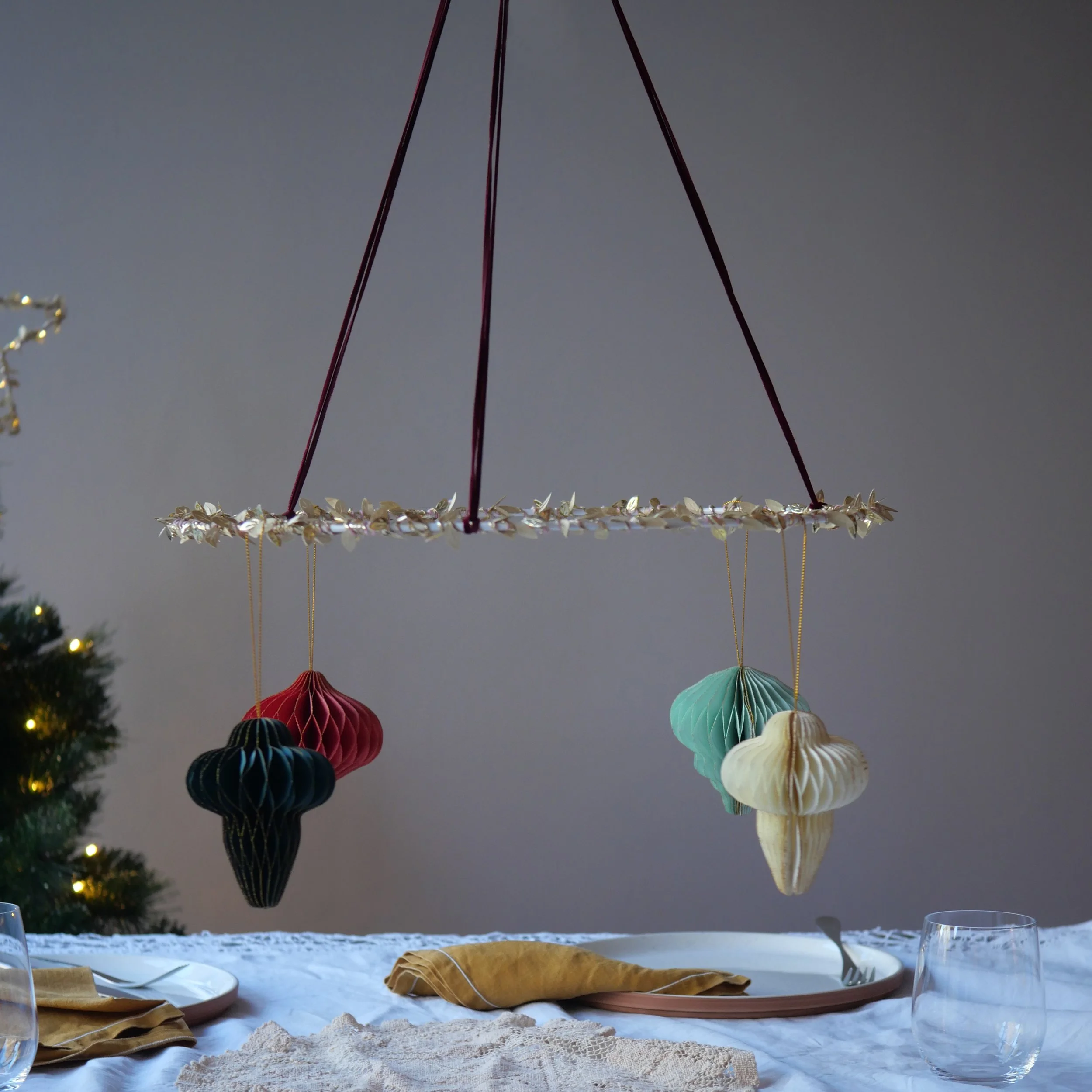 Hanging Wreath_Gold8.jpg