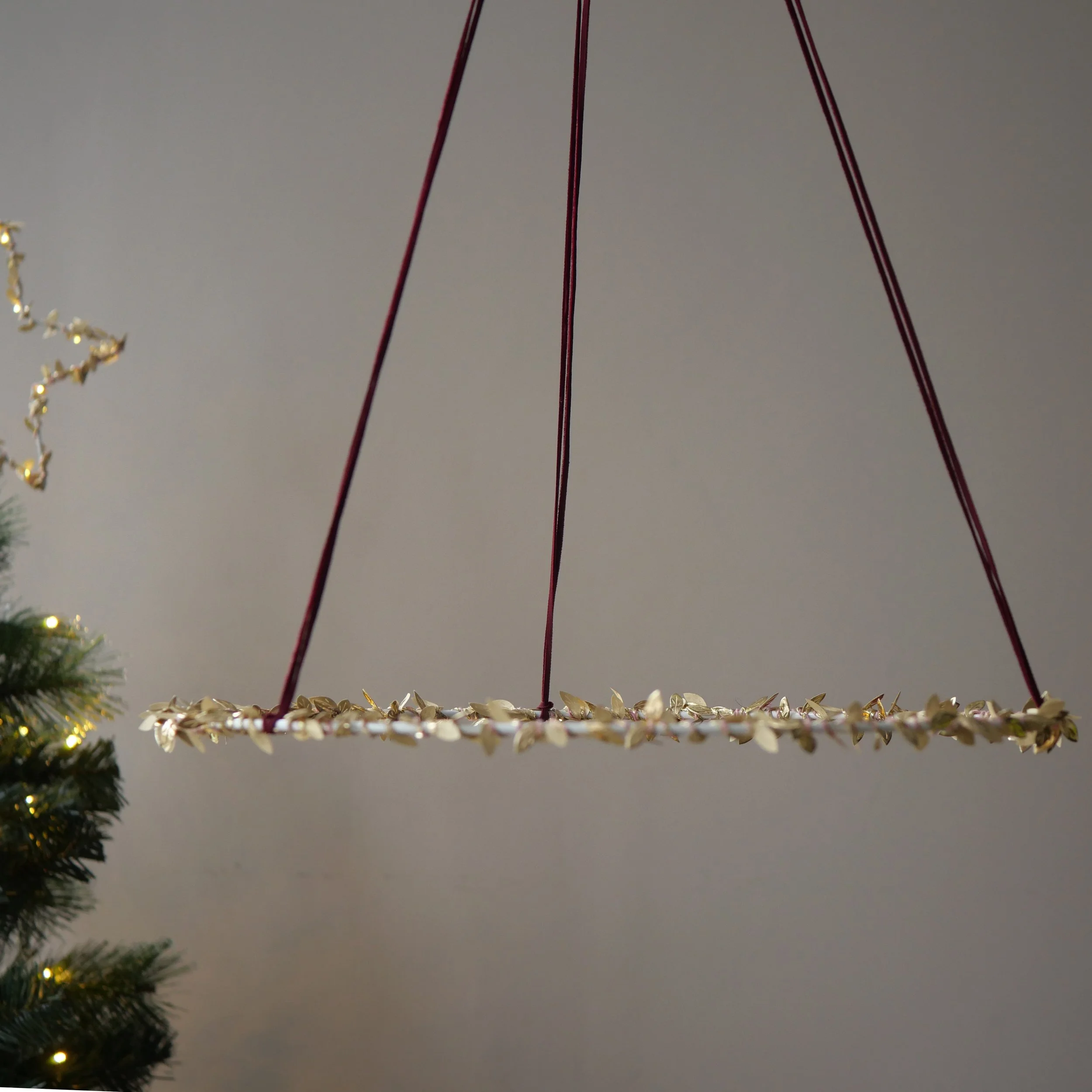 Hanging Wreath_Gold6.jpg