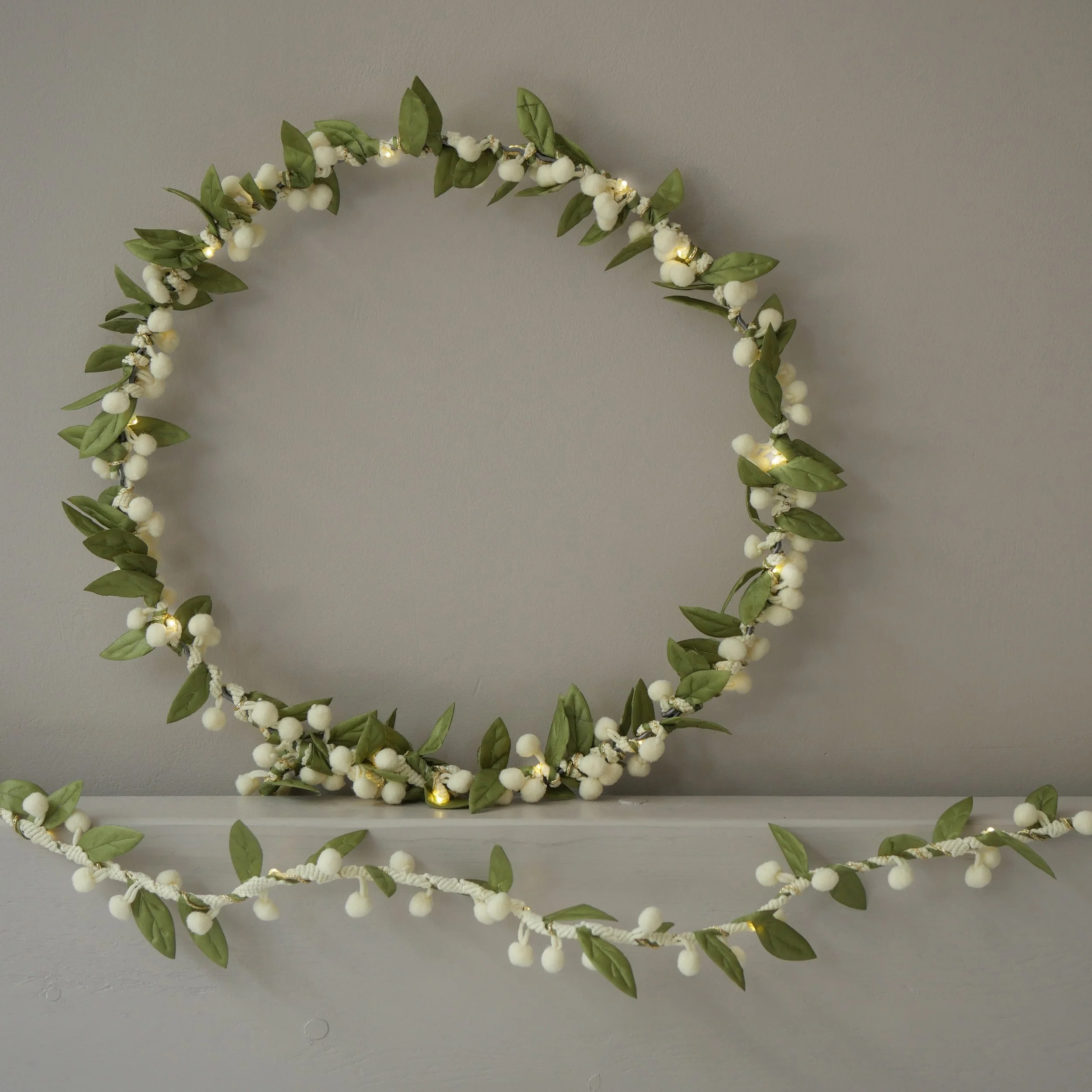 Mistletoe Hoop_25_2 (1).jpg