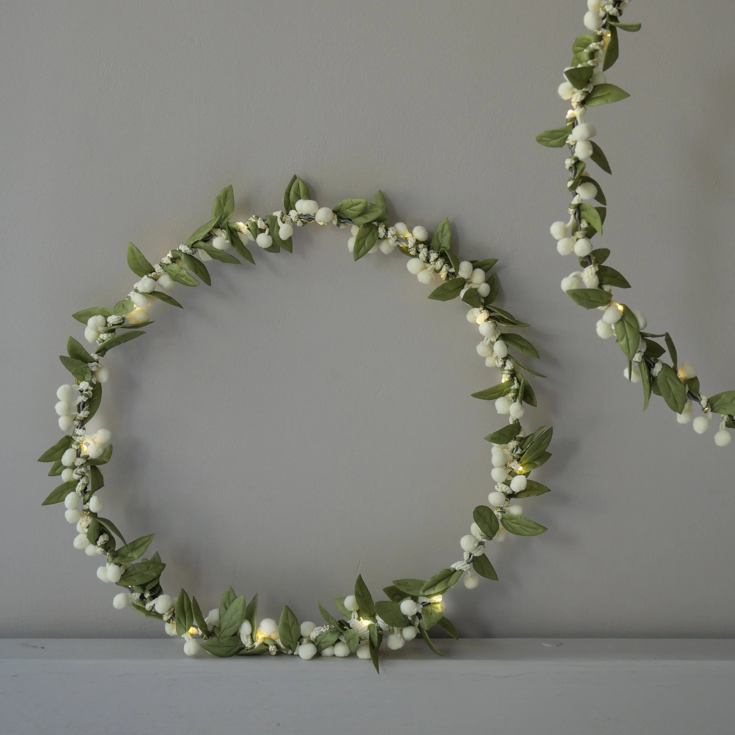 Mistletoe Hoop_25_1 (1).jpg