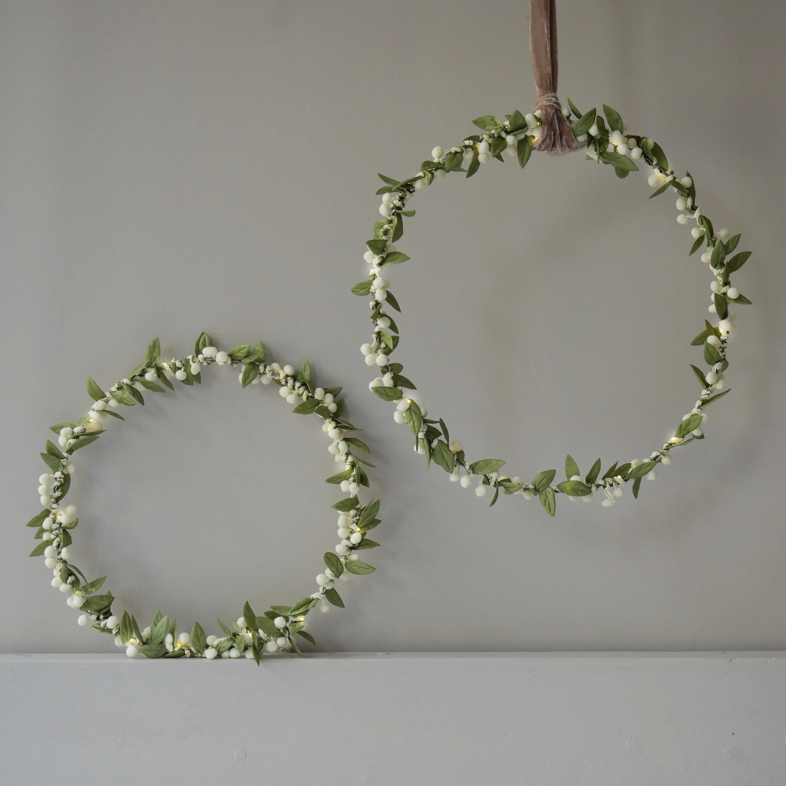 Mistletoe Wreath pair (1).jpg