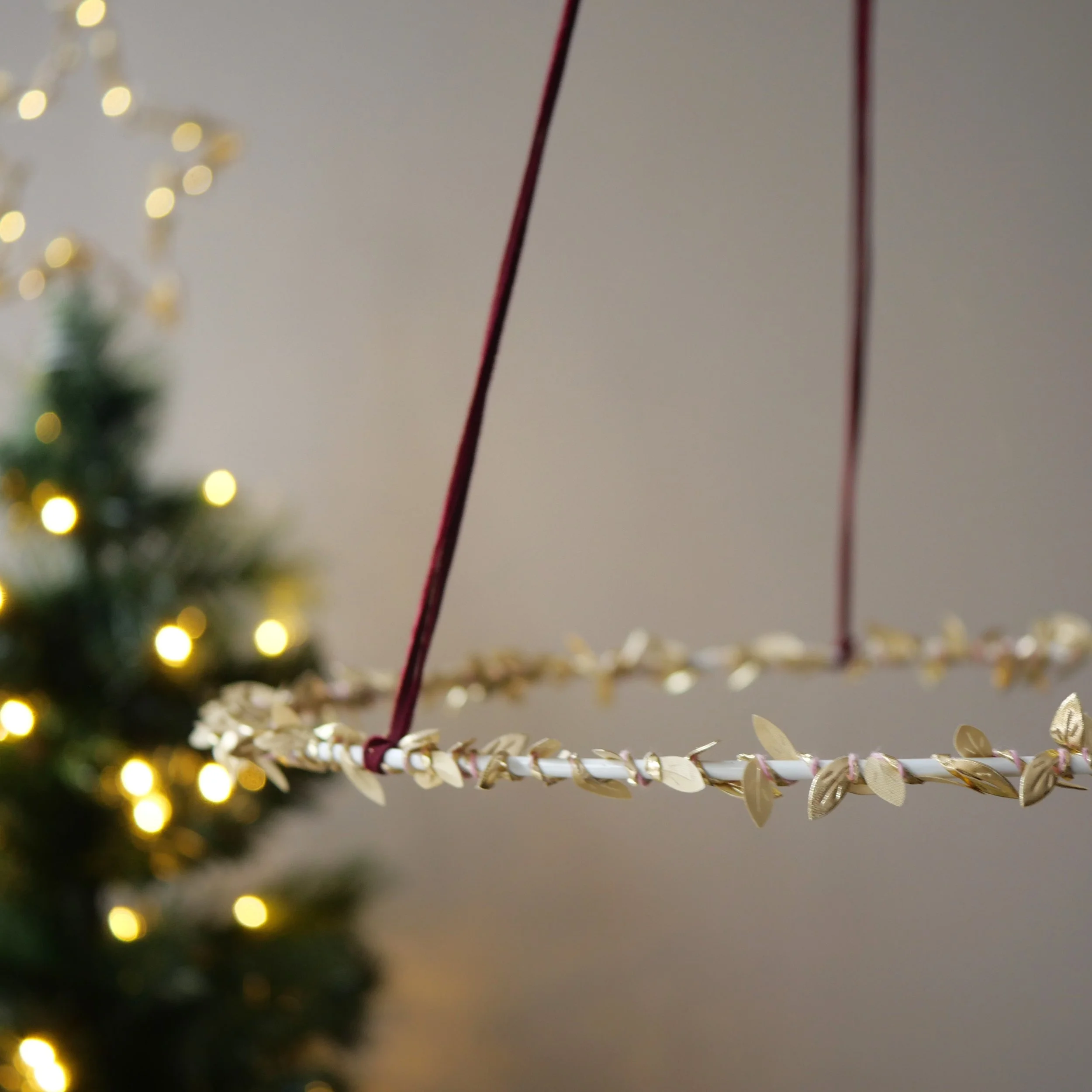 Hanging Wreath_Gold.jpg