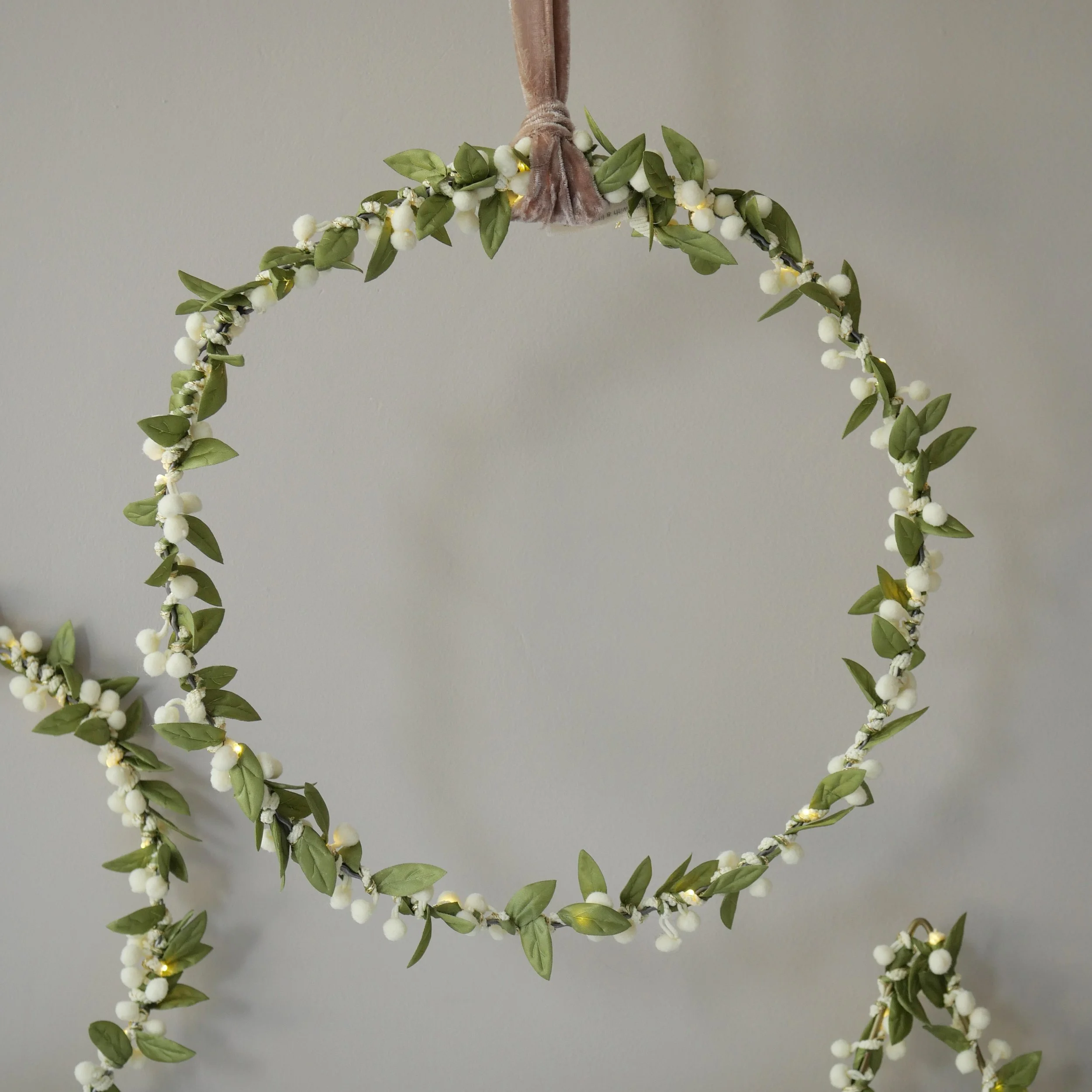 Mistletoe Wreath_30 (1).jpg