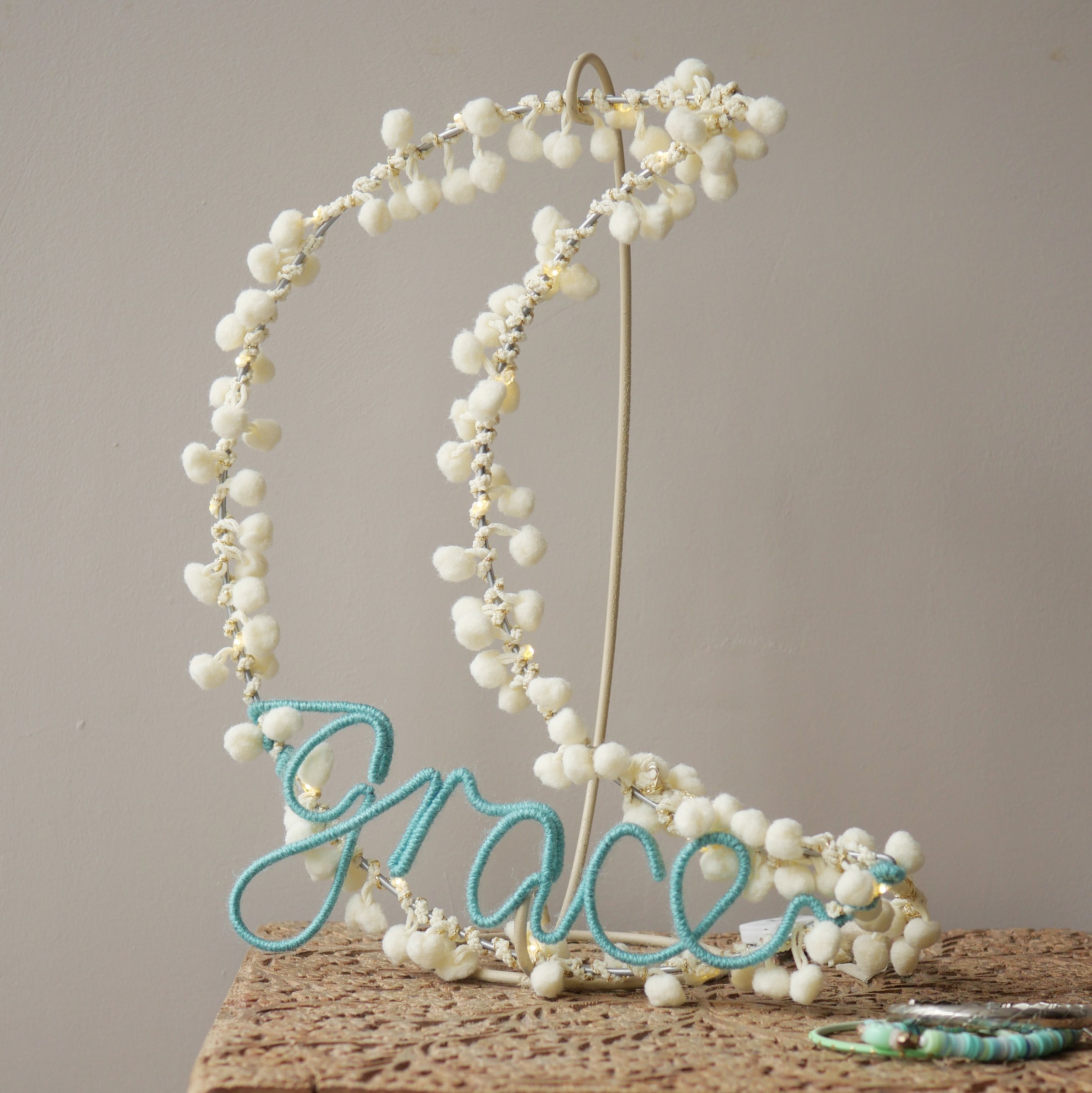 Cream Wire Stand.jpg