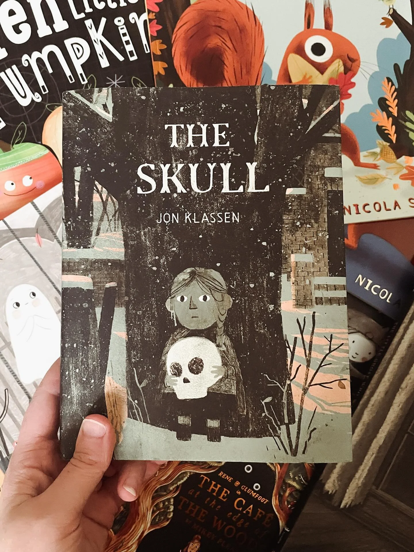 I adore Jon Klassen’s art style. The skull is a spooky retelling of a Tyrolean folktale. A beautiful but also macabre book, probably more suited for older readers.