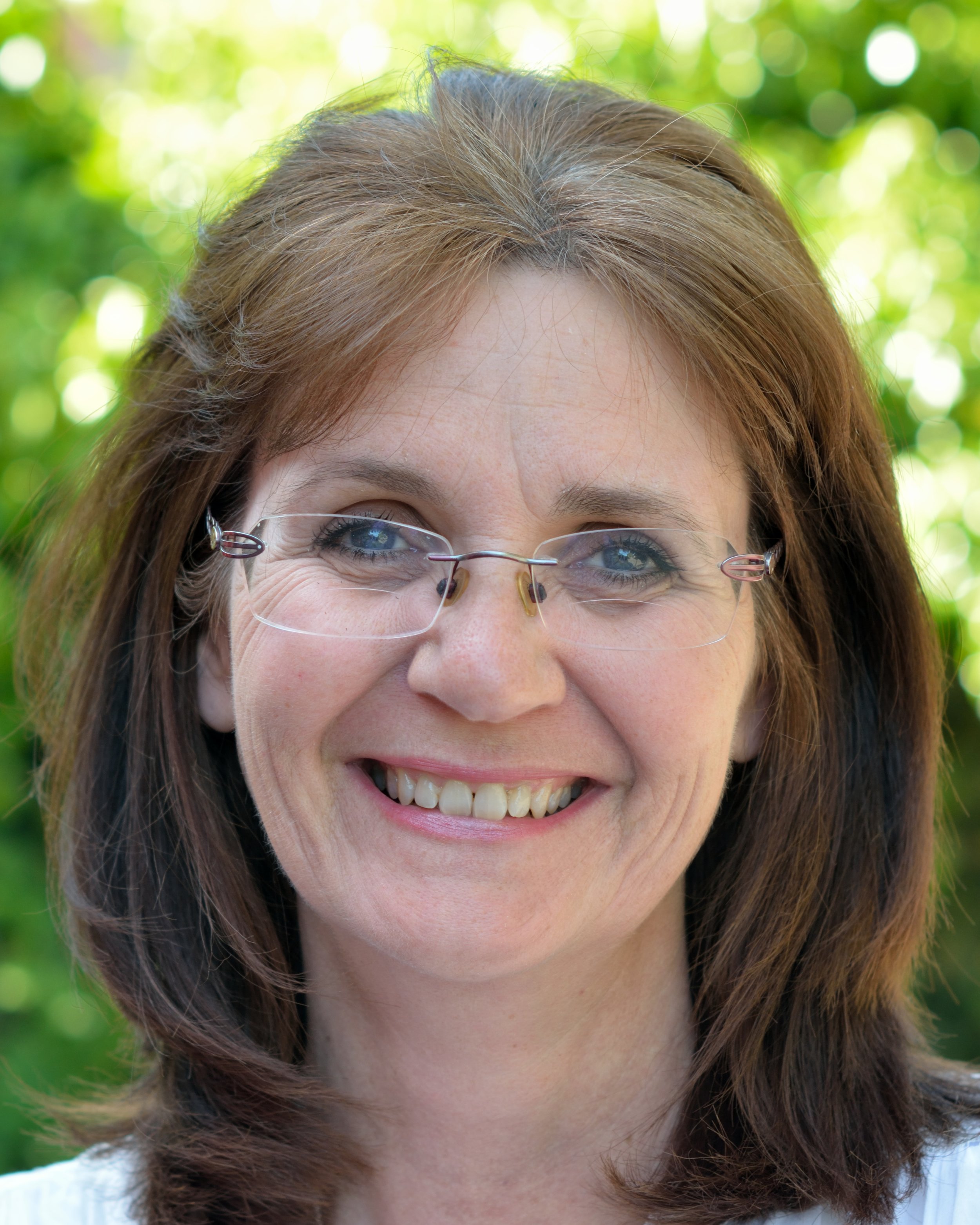 Jenny Holmes Project Manager My role is extremely hands on with our clients. When someone comes to Rentstart for help I tend to be the first person they deal with. I give advice on the phone and then go on to conduct face to face interviews with people we are helping to house. I need to carefully assess each client I meet and work with them to identify the right type of housing and any extra support they may need. Every day is different for me, I see a huge variety of people—what I really enjoy is helping our clients to achieve their goals. P.S. I've climbed Sydney Harbour Bridge