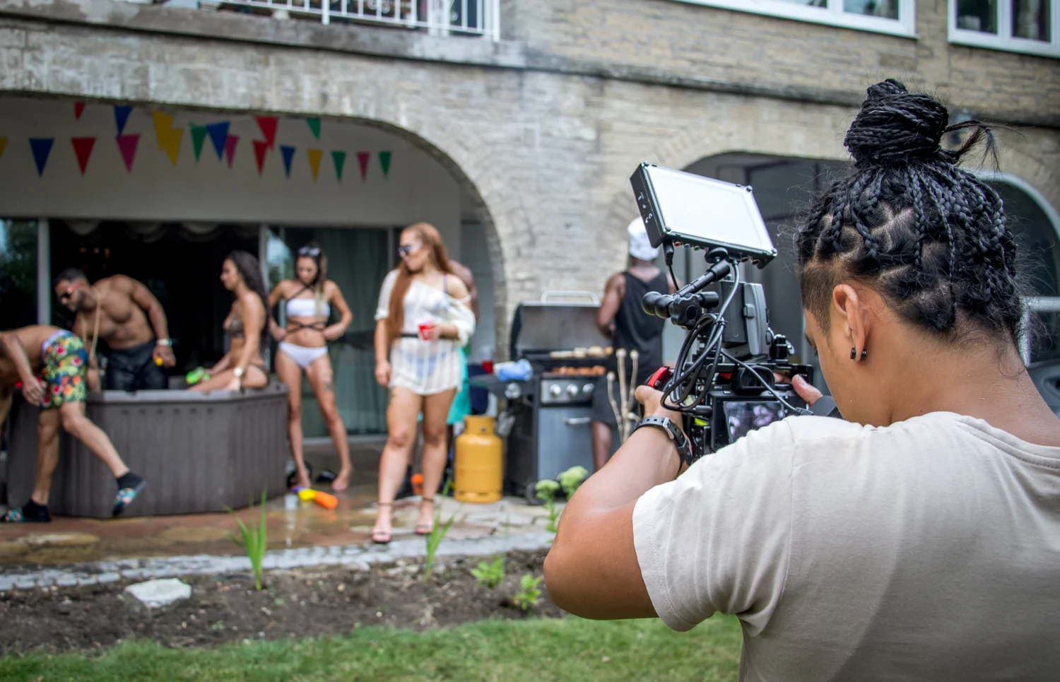Here are some Behind The Scene shots i got from a video shoot i was invited to by Jason (The Director) from back in august the video is entitled “so fine” from the two artists R1 and Dukz.